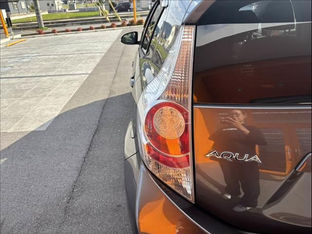 アクア Ｓ　禁煙　車検整備付　純正ナビ　バックカメラ　ステリモ　スマートキー　Ｂｌｕｅｔｏｏｔｈ　ＴＶ　プライバシーガラス　オートエアコン　テレスコ　シートバックポケット　ＳＲＳ　電格ミラー　オートライト（33枚目）