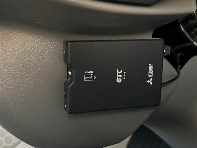 NV100クリッパーバン DX 禁煙 車検整備付 ハイルーフ 4WD CDデッキ ETC キーレス プライバシーガラス エアコン ABS 一体可倒式シート 塩ビシート アシストグリップ オーバーヘッドシェルフ ヒルスタートアシスト(6枚目)