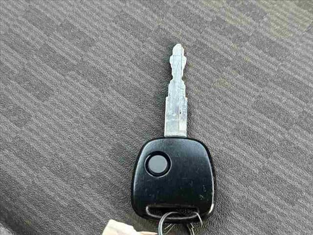 NV100クリッパーバン DX 禁煙 車検整備付 ハイルーフ 4WD CDデッキ ETC キーレス プライバシーガラス エアコン ABS 一体可倒式シート 塩ビシート アシストグリップ オーバーヘッドシェルフ ヒルスタートアシスト(7枚目)