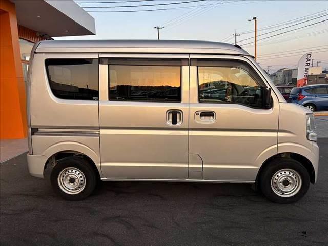 NV100クリッパーバン DX 禁煙 車検整備付 ハイルーフ 4WD CDデッキ ETC キーレス プライバシーガラス エアコン ABS 一体可倒式シート 塩ビシート アシストグリップ オーバーヘッドシェルフ ヒルスタートアシスト(11枚目)