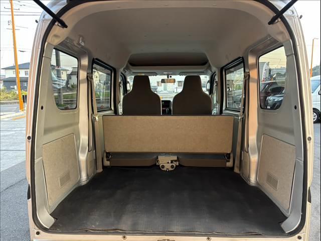 NV100クリッパーバン DX 禁煙 車検整備付 ハイルーフ 4WD CDデッキ ETC キーレス プライバシーガラス エアコン ABS 一体可倒式シート 塩ビシート アシストグリップ オーバーヘッドシェルフ ヒルスタートアシスト(20枚目)