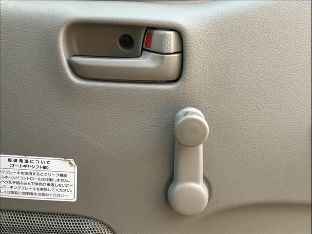 NV100クリッパーバン DX 禁煙 車検整備付 ハイルーフ 4WD CDデッキ ETC キーレス プライバシーガラス エアコン ABS 一体可倒式シート 塩ビシート アシストグリップ オーバーヘッドシェルフ ヒルスタートアシスト(21枚目)