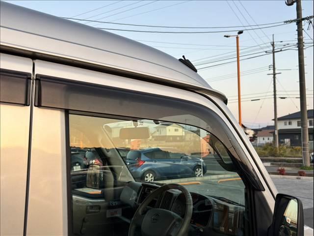 NV100クリッパーバン DX 禁煙 車検整備付 ハイルーフ 4WD CDデッキ ETC キーレス プライバシーガラス エアコン ABS 一体可倒式シート 塩ビシート アシストグリップ オーバーヘッドシェルフ ヒルスタートアシスト(22枚目)
