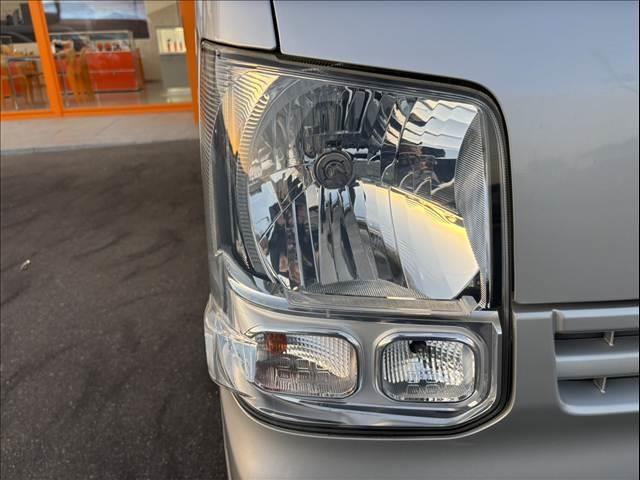 NV100クリッパーバン DX 禁煙 車検整備付 ハイルーフ 4WD CDデッキ ETC キーレス プライバシーガラス エアコン ABS 一体可倒式シート 塩ビシート アシストグリップ オーバーヘッドシェルフ ヒルスタートアシスト(26枚目)