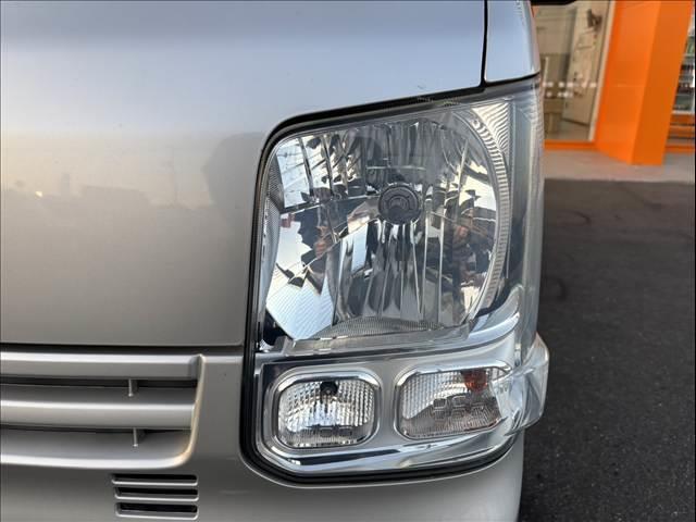 NV100クリッパーバン DX 禁煙 車検整備付 ハイルーフ 4WD CDデッキ ETC キーレス プライバシーガラス エアコン ABS 一体可倒式シート 塩ビシート アシストグリップ オーバーヘッドシェルフ ヒルスタートアシスト(27枚目)