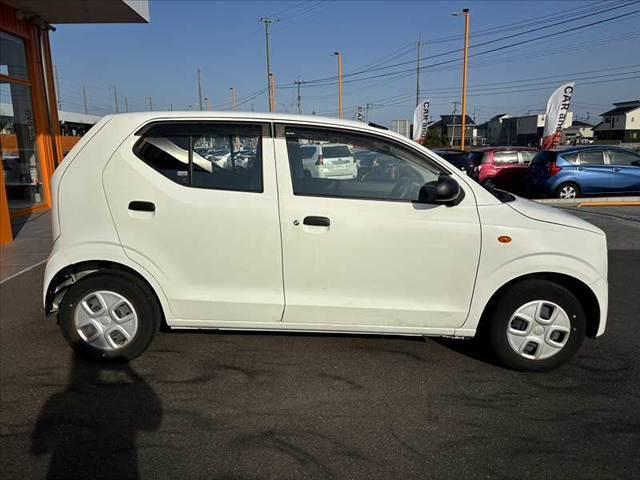 アルト F 禁煙 車検整備付き 純正オーディオ キーレス スペアキー マニュアルエアコン ACソケット フロアマット ドアバイザー SRSエアバッグ ふらつき防止 ヘッドライトレベライザー 純正ホイールキャップ(11枚目)