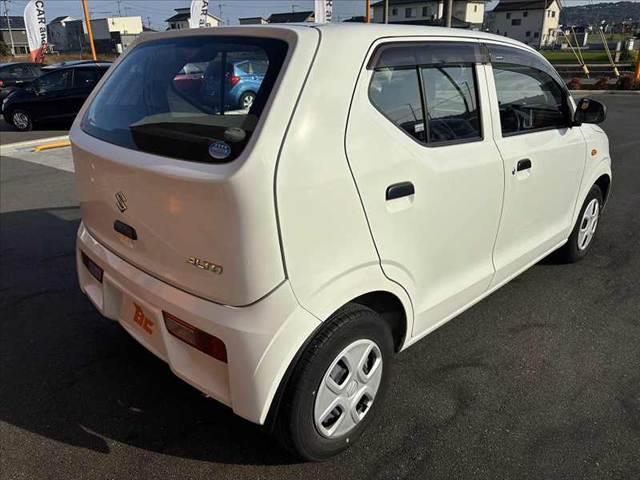 アルト F 禁煙 車検整備付き 純正オーディオ キーレス スペアキー マニュアルエアコン ACソケット フロアマット ドアバイザー SRSエアバッグ ふらつき防止 ヘッドライトレベライザー 純正ホイールキャップ(15枚目)