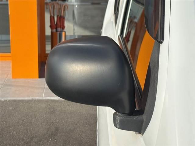 アルト F 禁煙 車検整備付き 純正オーディオ キーレス スペアキー マニュアルエアコン ACソケット フロアマット ドアバイザー SRSエアバッグ ふらつき防止 ヘッドライトレベライザー 純正ホイールキャップ(23枚目)