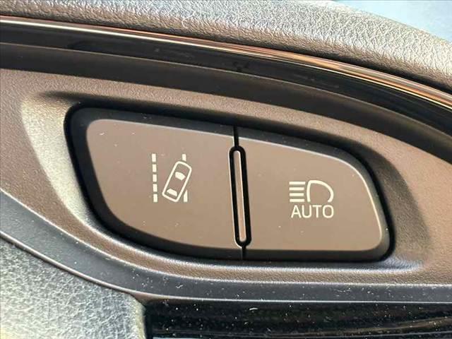 ヴィッツ Ｆ　セーフティーエディションＩＩＩ　禁煙　車検整備付　後期　純正ナビ　地デジＴＶ　バックカメラ　Ｂｌｕｅｔｏｏｔｈ　ビルトインＥＴＣ　オートＬＥＤヘッド　フォグ　スマートキー　Ｐスタート　セーフティセンス　オートハイビーム　Ｐガラス（5枚目）