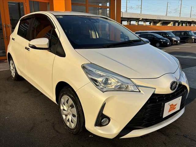 ヴィッツ Ｆ　セーフティーエディションＩＩＩ　禁煙　車検整備付　後期　純正ナビ　地デジＴＶ　バックカメラ　Ｂｌｕｅｔｏｏｔｈ　ビルトインＥＴＣ　オートＬＥＤヘッド　フォグ　スマートキー　Ｐスタート　セーフティセンス　オートハイビーム　Ｐガラス（8枚目）