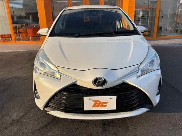 ヴィッツ Ｆ　セーフティーエディションＩＩＩ　禁煙　車検整備付　後期　純正ナビ　地デジＴＶ　バックカメラ　Ｂｌｕｅｔｏｏｔｈ　ビルトインＥＴＣ　オートＬＥＤヘッド　フォグ　スマートキー　Ｐスタート　セーフティセンス　オートハイビーム　Ｐガラス（9枚目）