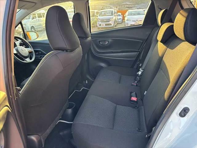 ヴィッツ Ｆ　セーフティーエディションＩＩＩ　禁煙　車検整備付　後期　純正ナビ　地デジＴＶ　バックカメラ　Ｂｌｕｅｔｏｏｔｈ　ビルトインＥＴＣ　オートＬＥＤヘッド　フォグ　スマートキー　Ｐスタート　セーフティセンス　オートハイビーム　Ｐガラス（19枚目）