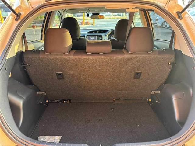 ヴィッツ Ｆ　セーフティーエディションＩＩＩ　禁煙　車検整備付　後期　純正ナビ　地デジＴＶ　バックカメラ　Ｂｌｕｅｔｏｏｔｈ　ビルトインＥＴＣ　オートＬＥＤヘッド　フォグ　スマートキー　Ｐスタート　セーフティセンス　オートハイビーム　Ｐガラス（20枚目）