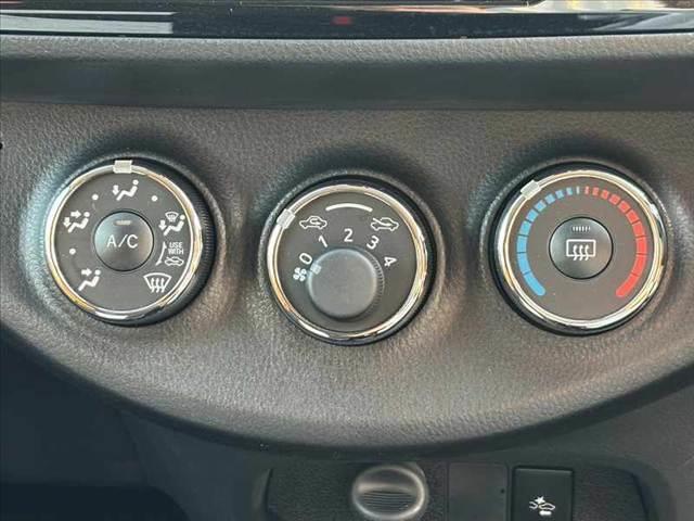 ヴィッツ Ｆ　セーフティーエディションＩＩＩ　禁煙　車検整備付　後期　純正ナビ　地デジＴＶ　バックカメラ　Ｂｌｕｅｔｏｏｔｈ　ビルトインＥＴＣ　オートＬＥＤヘッド　フォグ　スマートキー　Ｐスタート　セーフティセンス　オートハイビーム　Ｐガラス（24枚目）