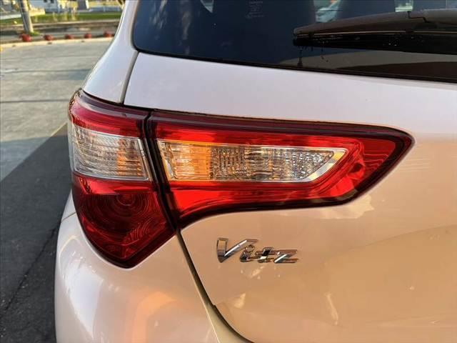 ヴィッツ Ｆ　セーフティーエディションＩＩＩ　禁煙　車検整備付　後期　純正ナビ　地デジＴＶ　バックカメラ　Ｂｌｕｅｔｏｏｔｈ　ビルトインＥＴＣ　オートＬＥＤヘッド　フォグ　スマートキー　Ｐスタート　セーフティセンス　オートハイビーム　Ｐガラス（35枚目）