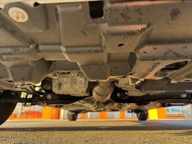 ヴィッツ Ｆ　セーフティーエディションＩＩＩ　禁煙　車検整備付　後期　純正ナビ　地デジＴＶ　バックカメラ　Ｂｌｕｅｔｏｏｔｈ　ビルトインＥＴＣ　オートＬＥＤヘッド　フォグ　スマートキー　Ｐスタート　セーフティセンス　オートハイビーム　Ｐガラス（42枚目）