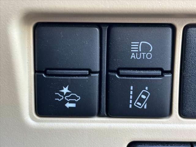 ノア Ｘ　禁煙　車検整備付　セーフティセンスＣ　７人　電動スライドドア　純正フルセグナビ　バックカメラ　ＥＴＣ　キーレス　スペアキー　Ｂｌｕｅｔｏｏｔｈ　ＤＶＤ再生　ＬＥＤ　ステリモ　オートエアコン（4枚目）