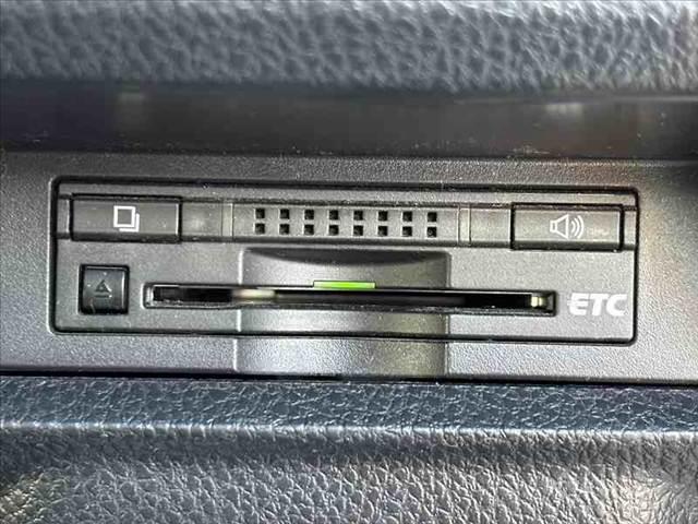 ノア Ｘ　禁煙　車検整備付　セーフティセンスＣ　７人　電動スライドドア　純正フルセグナビ　バックカメラ　ＥＴＣ　キーレス　スペアキー　Ｂｌｕｅｔｏｏｔｈ　ＤＶＤ再生　ＬＥＤ　ステリモ　オートエアコン（6枚目）