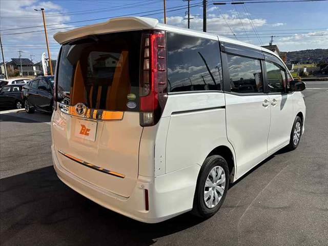ノア Ｘ　禁煙　車検整備付　セーフティセンスＣ　７人　電動スライドドア　純正フルセグナビ　バックカメラ　ＥＴＣ　キーレス　スペアキー　Ｂｌｕｅｔｏｏｔｈ　ＤＶＤ再生　ＬＥＤ　ステリモ　オートエアコン（15枚目）