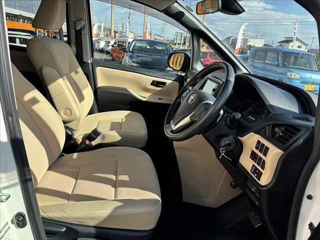 ノア Ｘ　禁煙　車検整備付　セーフティセンスＣ　７人　電動スライドドア　純正フルセグナビ　バックカメラ　ＥＴＣ　キーレス　スペアキー　Ｂｌｕｅｔｏｏｔｈ　ＤＶＤ再生　ＬＥＤ　ステリモ　オートエアコン（16枚目）