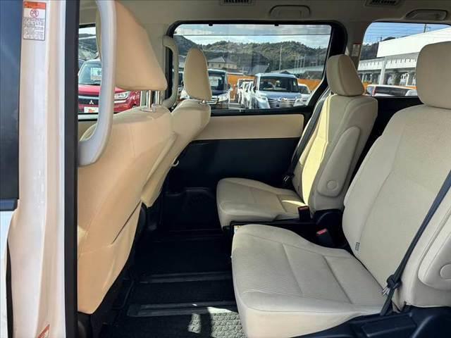 ノア Ｘ　禁煙　車検整備付　セーフティセンスＣ　７人　電動スライドドア　純正フルセグナビ　バックカメラ　ＥＴＣ　キーレス　スペアキー　Ｂｌｕｅｔｏｏｔｈ　ＤＶＤ再生　ＬＥＤ　ステリモ　オートエアコン（19枚目）