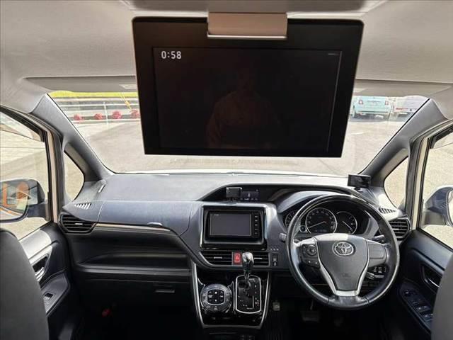 エスクァイア Ｇｉ　禁煙　車検整備付　両電　純正フルセグナビ　フリップダウン　クルコン　７人乗り　モデリスタアルミ　クルコン　シートヒーター　ＬＥＤ　スマートキー×２　オートライト　ＥＴＣ　バックカメラ　ステリモ（2枚目）