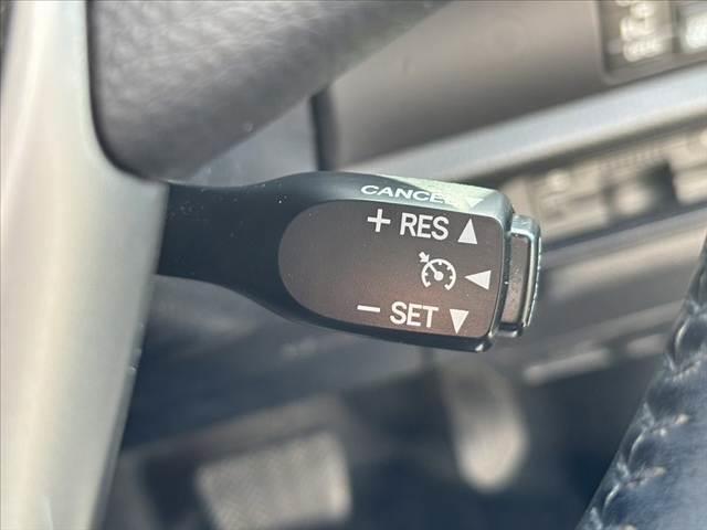 エスクァイア Ｇｉ　禁煙　車検整備付　両電　純正フルセグナビ　フリップダウン　クルコン　７人乗り　モデリスタアルミ　クルコン　シートヒーター　ＬＥＤ　スマートキー×２　オートライト　ＥＴＣ　バックカメラ　ステリモ（5枚目）