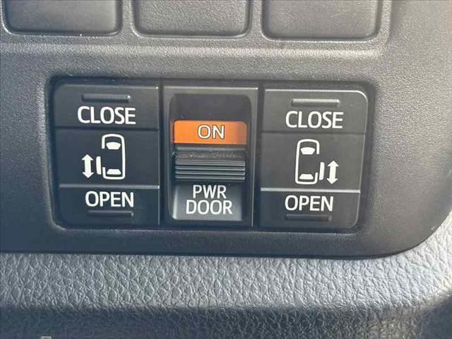 エスクァイア Ｇｉ　禁煙　車検整備付　両電　純正フルセグナビ　フリップダウン　クルコン　７人乗り　モデリスタアルミ　クルコン　シートヒーター　ＬＥＤ　スマートキー×２　オートライト　ＥＴＣ　バックカメラ　ステリモ（6枚目）