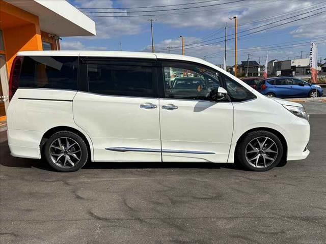 エスクァイア Ｇｉ　禁煙　車検整備付　両電　純正フルセグナビ　フリップダウン　クルコン　７人乗り　モデリスタアルミ　クルコン　シートヒーター　ＬＥＤ　スマートキー×２　オートライト　ＥＴＣ　バックカメラ　ステリモ（11枚目）