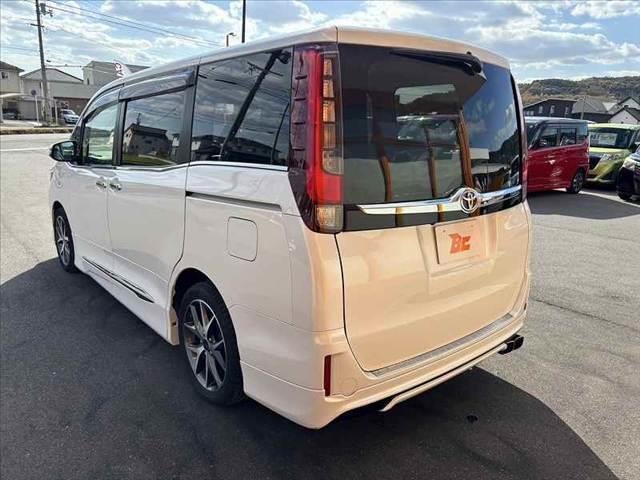 エスクァイア Ｇｉ　禁煙　車検整備付　両電　純正フルセグナビ　フリップダウン　クルコン　７人乗り　モデリスタアルミ　クルコン　シートヒーター　ＬＥＤ　スマートキー×２　オートライト　ＥＴＣ　バックカメラ　ステリモ（13枚目）