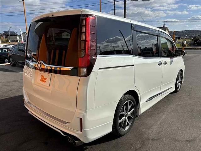 エスクァイア Ｇｉ　禁煙　車検整備付　両電　純正フルセグナビ　フリップダウン　クルコン　７人乗り　モデリスタアルミ　クルコン　シートヒーター　ＬＥＤ　スマートキー×２　オートライト　ＥＴＣ　バックカメラ　ステリモ（15枚目）