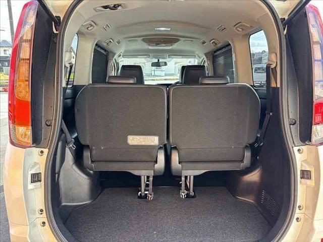 エスクァイア Ｇｉ　禁煙　車検整備付　両電　純正フルセグナビ　フリップダウン　クルコン　７人乗り　モデリスタアルミ　クルコン　シートヒーター　ＬＥＤ　スマートキー×２　オートライト　ＥＴＣ　バックカメラ　ステリモ（20枚目）