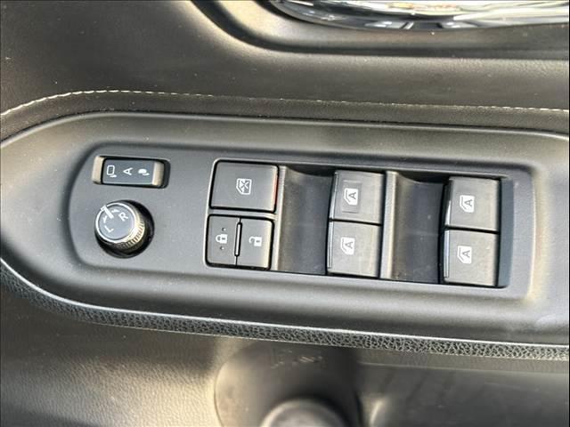 エスクァイア Ｇｉ　禁煙　車検整備付　両電　純正フルセグナビ　フリップダウン　クルコン　７人乗り　モデリスタアルミ　クルコン　シートヒーター　ＬＥＤ　スマートキー×２　オートライト　ＥＴＣ　バックカメラ　ステリモ（30枚目）