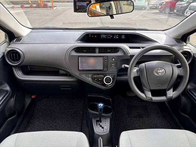 アクア Ｌ　後期　禁煙　車検整備付　セーフティセンス　ナビ　ＴＶ　バックカメラ　Ｂｌｕｅｔｏｏｔｈ　ＥＴＣ　オートハイビーム　オートエアコン　横滑り防止　キーレス　電格ミラー　チルトステアリング　バニティミラー（2枚目）