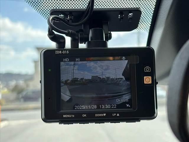 アクア Ｌ　後期　禁煙　車検整備付　セーフティセンス　ナビ　ＴＶ　バックカメラ　Ｂｌｕｅｔｏｏｔｈ　ＥＴＣ　オートハイビーム　オートエアコン　横滑り防止　キーレス　電格ミラー　チルトステアリング　バニティミラー（6枚目）