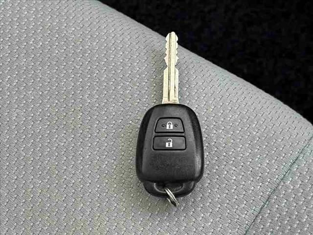 アクア Ｌ　後期　禁煙　車検整備付　セーフティセンス　ナビ　ＴＶ　バックカメラ　Ｂｌｕｅｔｏｏｔｈ　ＥＴＣ　オートハイビーム　オートエアコン　横滑り防止　キーレス　電格ミラー　チルトステアリング　バニティミラー（7枚目）