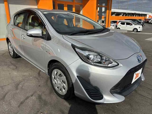 アクア Ｌ　後期　禁煙　車検整備付　セーフティセンス　ナビ　ＴＶ　バックカメラ　Ｂｌｕｅｔｏｏｔｈ　ＥＴＣ　オートハイビーム　オートエアコン　横滑り防止　キーレス　電格ミラー　チルトステアリング　バニティミラー（8枚目）