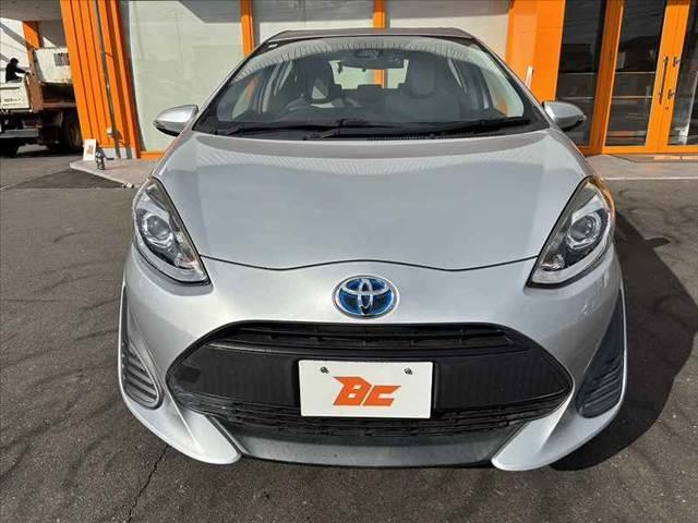 アクア Ｌ　後期　禁煙　車検整備付　セーフティセンス　ナビ　ＴＶ　バックカメラ　Ｂｌｕｅｔｏｏｔｈ　ＥＴＣ　オートハイビーム　オートエアコン　横滑り防止　キーレス　電格ミラー　チルトステアリング　バニティミラー（9枚目）