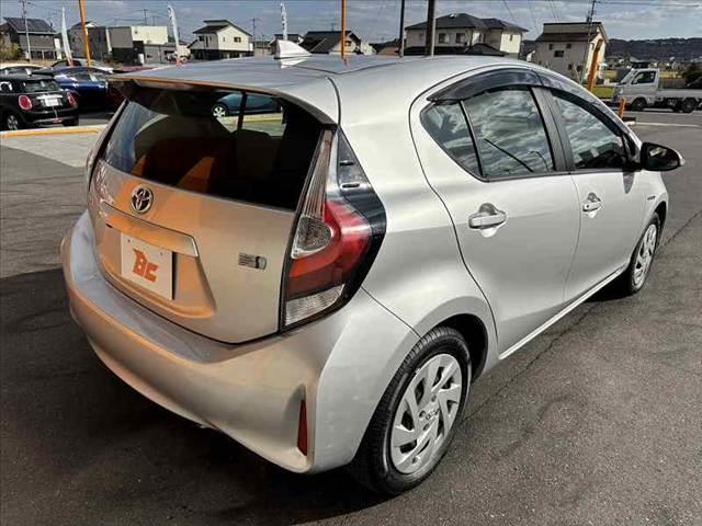 アクア Ｌ　後期　禁煙　車検整備付　セーフティセンス　ナビ　ＴＶ　バックカメラ　Ｂｌｕｅｔｏｏｔｈ　ＥＴＣ　オートハイビーム　オートエアコン　横滑り防止　キーレス　電格ミラー　チルトステアリング　バニティミラー（15枚目）