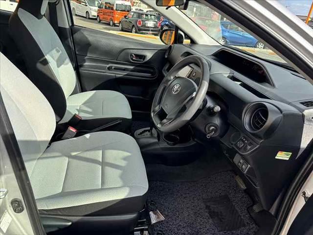 アクア Ｌ　後期　禁煙　車検整備付　セーフティセンス　ナビ　ＴＶ　バックカメラ　Ｂｌｕｅｔｏｏｔｈ　ＥＴＣ　オートハイビーム　オートエアコン　横滑り防止　キーレス　電格ミラー　チルトステアリング　バニティミラー（16枚目）