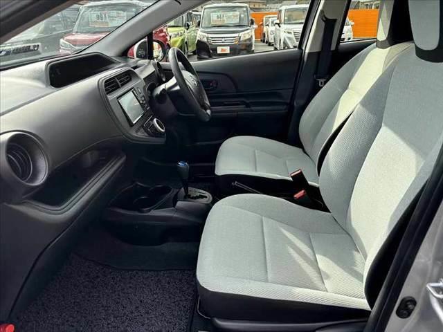 アクア Ｌ　後期　禁煙　車検整備付　セーフティセンス　ナビ　ＴＶ　バックカメラ　Ｂｌｕｅｔｏｏｔｈ　ＥＴＣ　オートハイビーム　オートエアコン　横滑り防止　キーレス　電格ミラー　チルトステアリング　バニティミラー（18枚目）