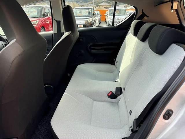 アクア Ｌ　後期　禁煙　車検整備付　セーフティセンス　ナビ　ＴＶ　バックカメラ　Ｂｌｕｅｔｏｏｔｈ　ＥＴＣ　オートハイビーム　オートエアコン　横滑り防止　キーレス　電格ミラー　チルトステアリング　バニティミラー（19枚目）
