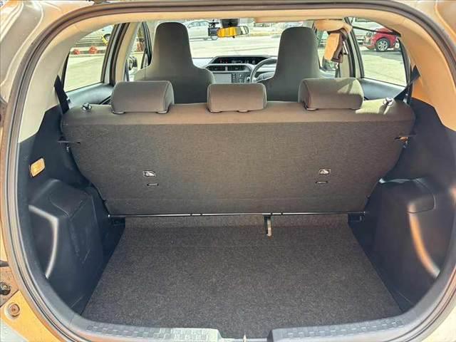 アクア Ｌ　後期　禁煙　車検整備付　セーフティセンス　ナビ　ＴＶ　バックカメラ　Ｂｌｕｅｔｏｏｔｈ　ＥＴＣ　オートハイビーム　オートエアコン　横滑り防止　キーレス　電格ミラー　チルトステアリング　バニティミラー（20枚目）