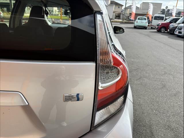 アクア Ｌ　後期　禁煙　車検整備付　セーフティセンス　ナビ　ＴＶ　バックカメラ　Ｂｌｕｅｔｏｏｔｈ　ＥＴＣ　オートハイビーム　オートエアコン　横滑り防止　キーレス　電格ミラー　チルトステアリング　バニティミラー（32枚目）