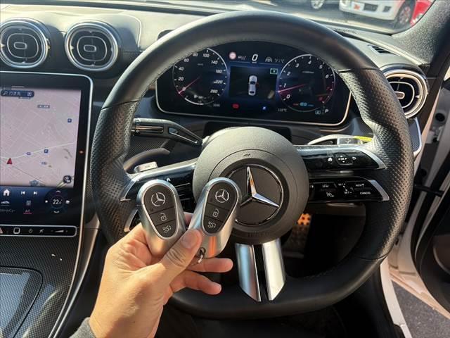 Ｃクラス Ｃ２００アバンギャルド　ＡＭＧライン　禁煙１１．９型ナビ　パノラミックルーフ　全方位カメラ　ブルメスターサウンド　黒革シート　レーダーセーフティ　メモリ付きＰシート　パワートランク　スマートキー　ＢＳＭ　レーンキープ　ＬＥＤ（7枚目）