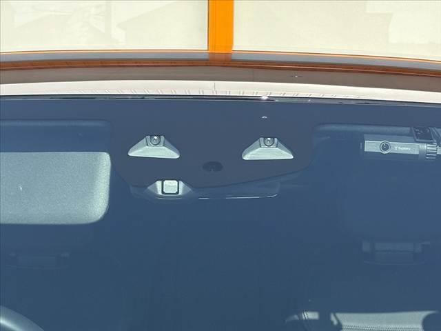 Ｃクラス Ｃ２００アバンギャルド　ＡＭＧライン　禁煙１１．９型ナビ　パノラミックルーフ　全方位カメラ　ブルメスターサウンド　黒革シート　レーダーセーフティ　メモリ付きＰシート　パワートランク　スマートキー　ＢＳＭ　レーンキープ　ＬＥＤ（32枚目）