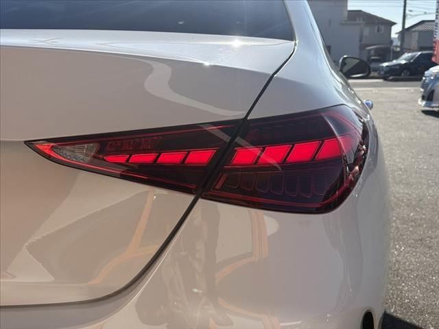 Ｃクラス Ｃ２００アバンギャルド　ＡＭＧライン　禁煙１１．９型ナビ　パノラミックルーフ　全方位カメラ　ブルメスターサウンド　黒革シート　レーダーセーフティ　メモリ付きＰシート　パワートランク　スマートキー　ＢＳＭ　レーンキープ　ＬＥＤ（38枚目）