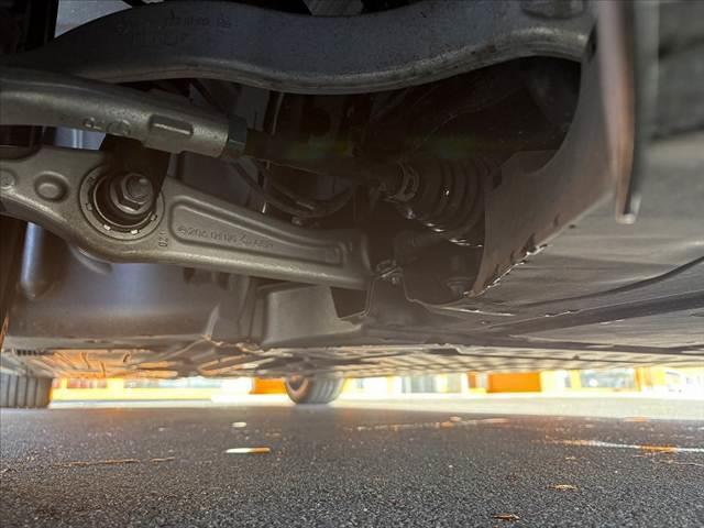 Ｃクラス Ｃ２００アバンギャルド　ＡＭＧライン　禁煙１１．９型ナビ　パノラミックルーフ　全方位カメラ　ブルメスターサウンド　黒革シート　レーダーセーフティ　メモリ付きＰシート　パワートランク　スマートキー　ＢＳＭ　レーンキープ　ＬＥＤ（44枚目）