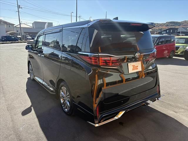 アルファード Ｚ　禁煙　モデリスタエアロ　１４型ナビ　１３．２後席モニター　左右独立ムーンルーフ　全方位Ｍ　クリソナ　セーフティセンス　３眼ＬＥＤヘッド　ベンチレーション　シートヒーター　合皮レザーシート　ＢＳＭ（13枚目）