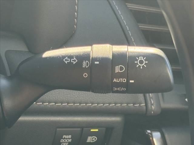 アルファード Ｚ　禁煙　モデリスタエアロ　１４型ナビ　１３．２後席モニター　左右独立ムーンルーフ　全方位Ｍ　クリソナ　セーフティセンス　３眼ＬＥＤヘッド　ベンチレーション　シートヒーター　合皮レザーシート　ＢＳＭ（30枚目）